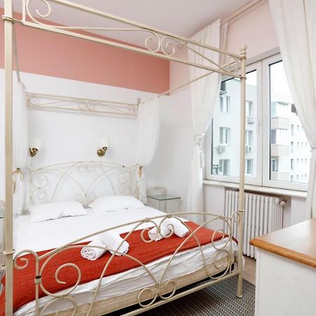 Classy 2 Bedroom Apartment In City Center Букурещ Екстериор снимка