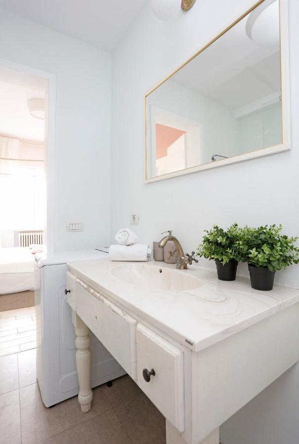 Classy 2 Bedroom Apartment In City Center Букурещ Екстериор снимка